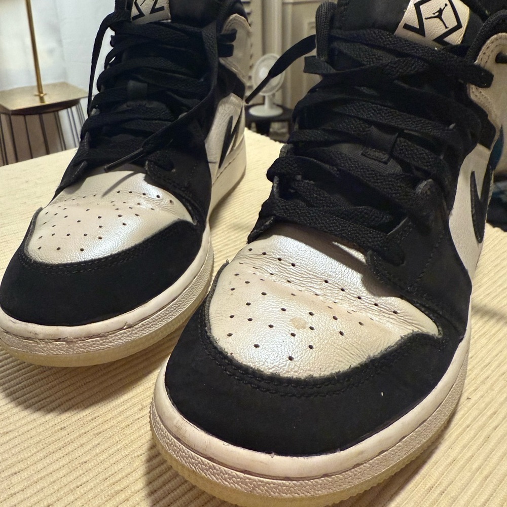 Jordan Kids Sneakers Black and White - Picture 5 of 12